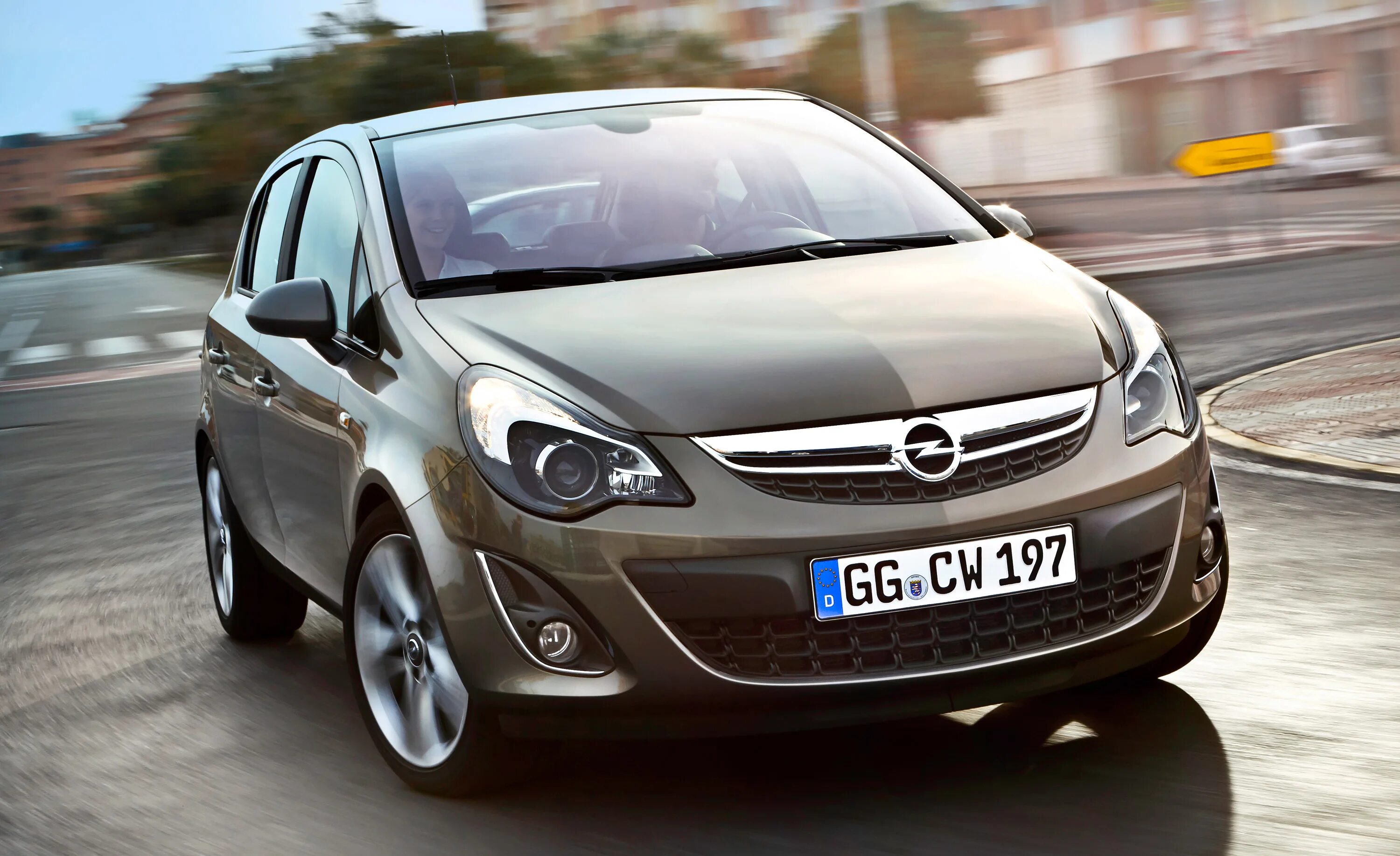 Купить опель в казахстане. Opel Corsa d 2014. Опель Корса 2015 хэтчбек. Opel Corsa 2010. Опель Корса 4 двери.