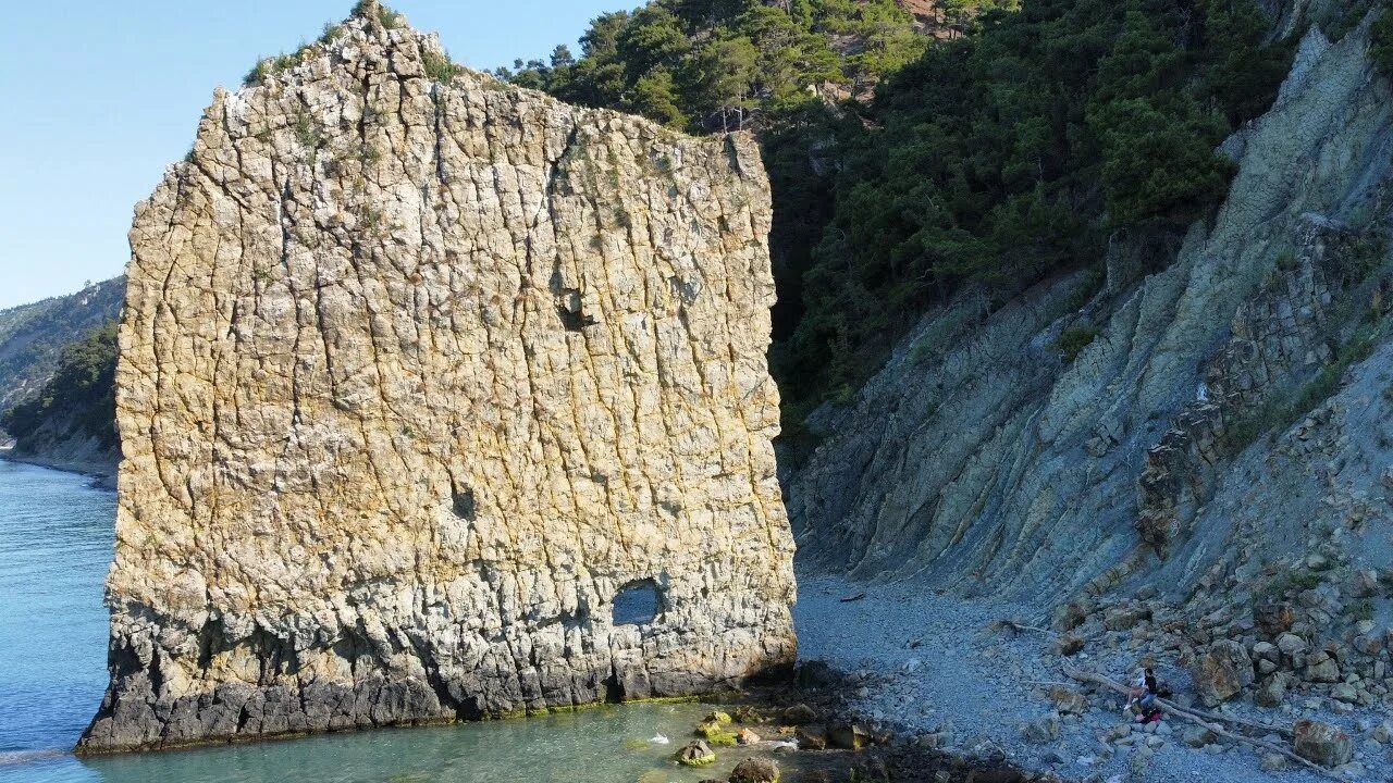 Скала парус в прасковеевке. Скала парус в геленджике фото. Скала парус прасковеевка. Джанхот скала парус. Скала парус прасковеевка.