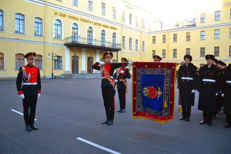 Санкт петербургское сву. Санкт-Петербургское Суворовское военное училище МВД России. Знамя Санкт-Петербургского Суворовского училища. СВУ училище Питер. СПБ СВУ МВД.