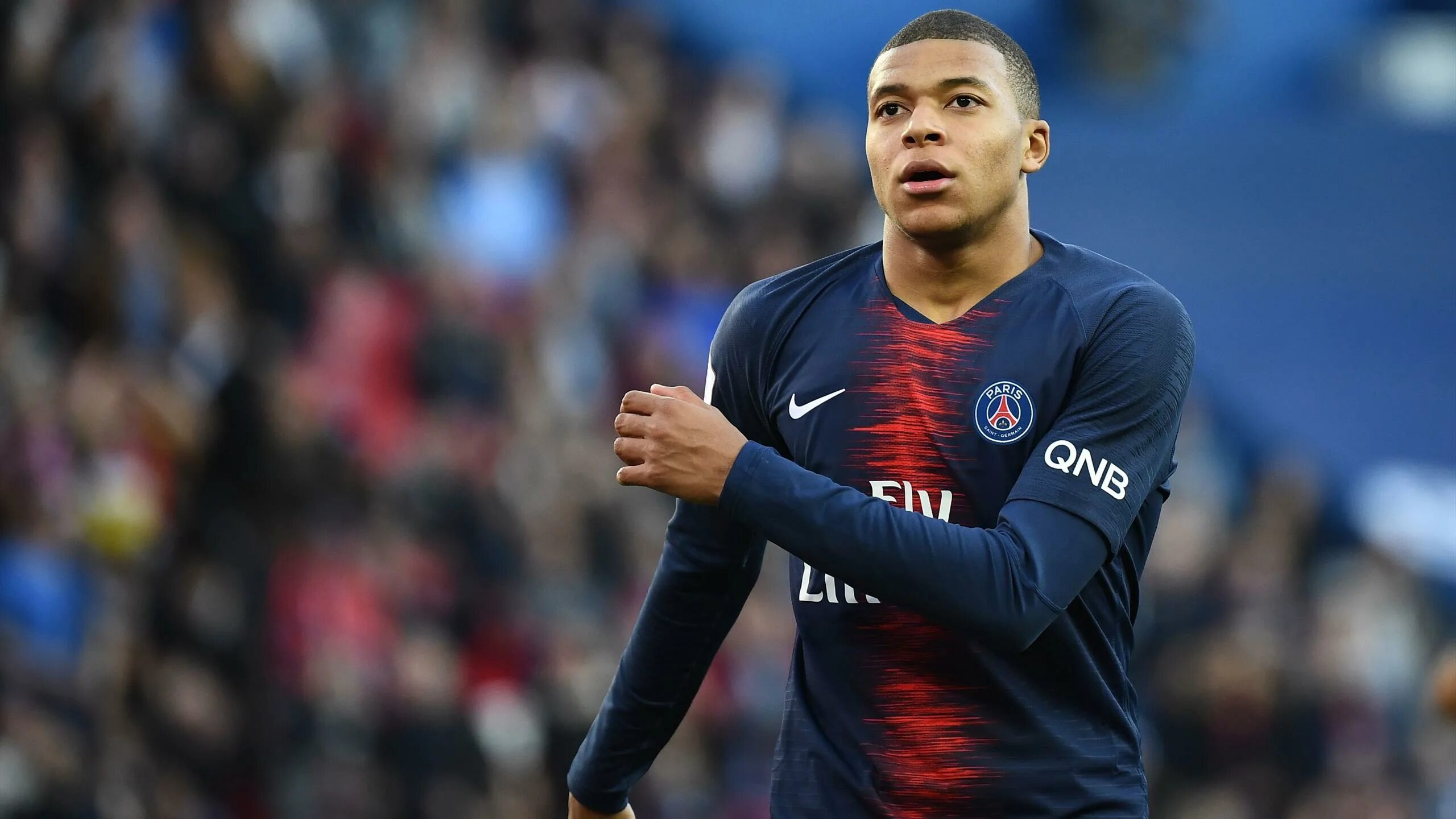 Мбаппе. Килиан Мбаппе. Mbappe футболист. Мартинес с куклой Мбаппе. Сколько лет килиану