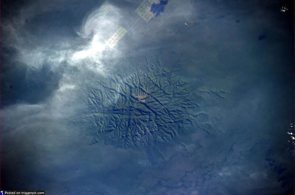 Земля глазами Альбана. Знаки на земле из космоса фото. Глаз земли. Earth taken. Beautiful planet