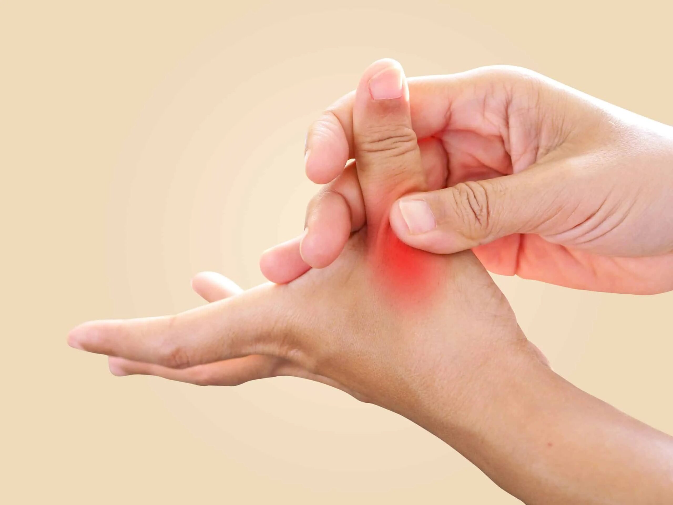 Почему болят суставы больших пальцев