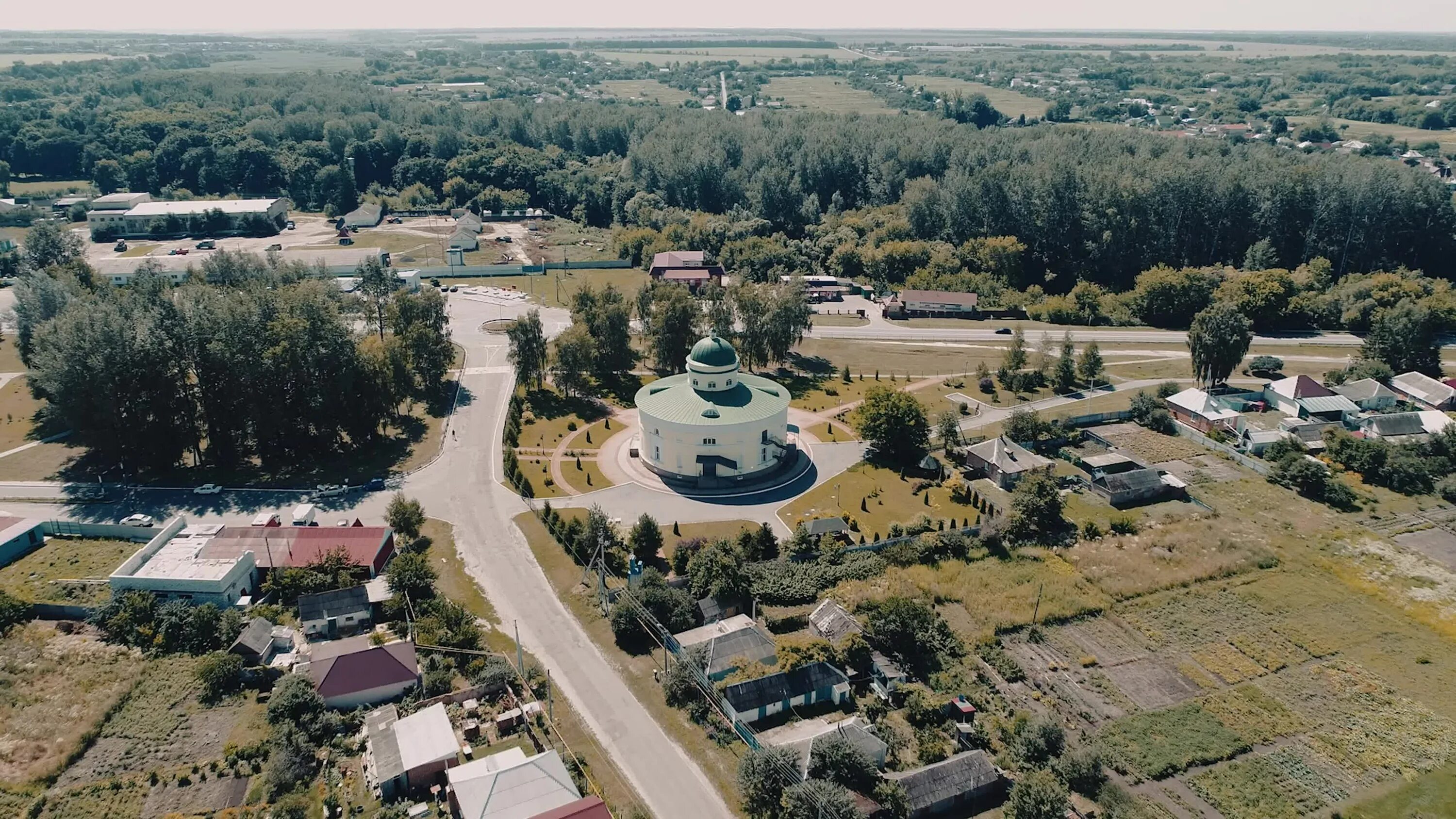 Грайворонский район белгородской области граница с украиной. Круглое здание в Головчино Белгородской области. Село Головчино Грайворонский район. Круглое здание в Головчино. Село Головчино Грайворонский район Белгородская область.