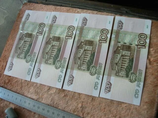 4 100 руб. Деньги 100 рублей. купюры по сто рублей. купюры по 100 рублей. сто купюр по 100 рублей.