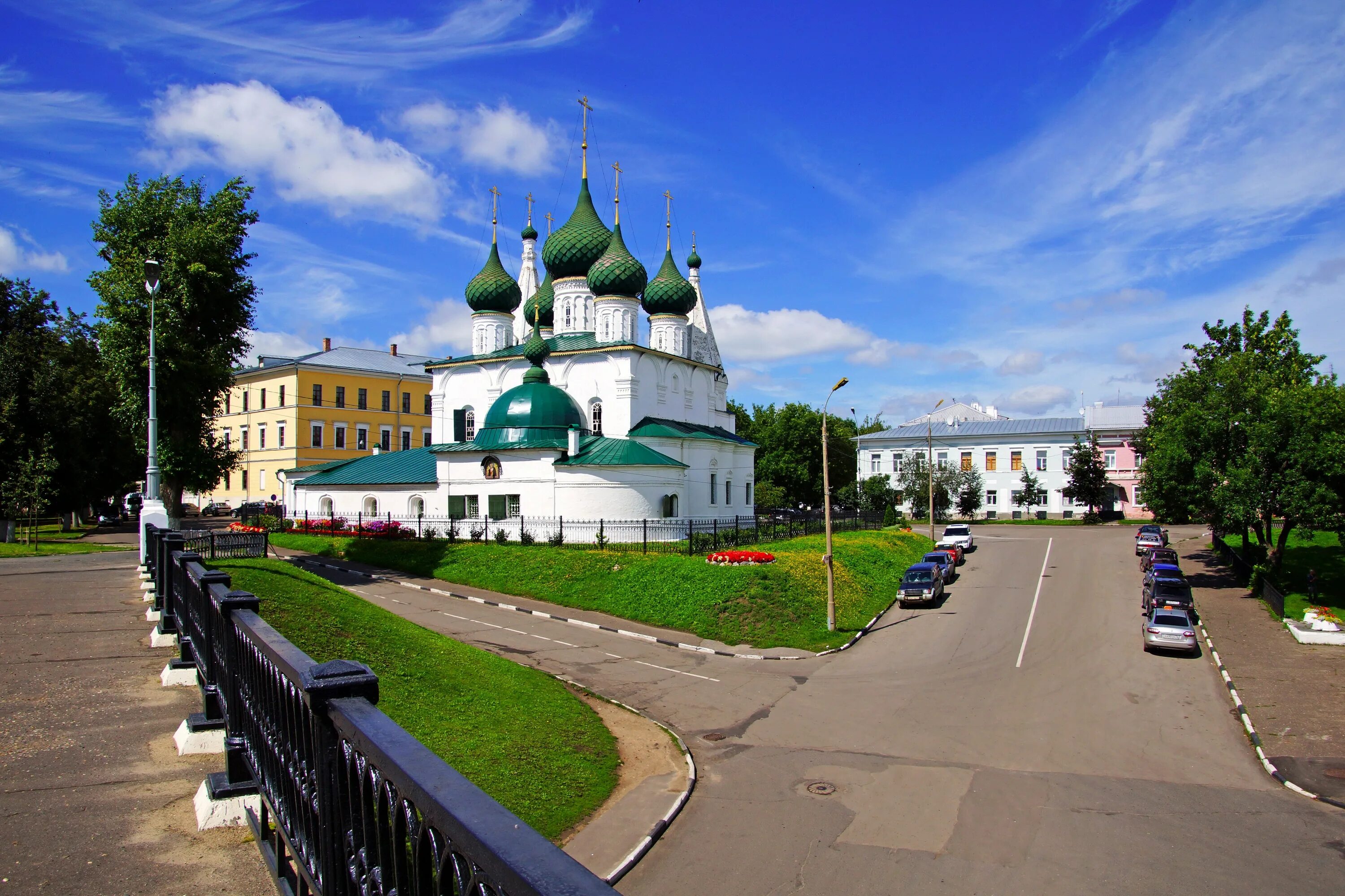 Сайт россия ярославль. Город Ярославль. Ярославль центр города лето. Ярославль улице Ярославл. Ярославль летом центр.