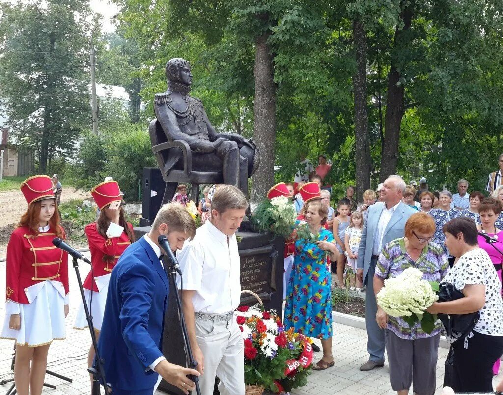 Погода в павловском сегодня по часам. Памятники в посёлке Павловский Пермского края. Посёлок Павловский Пермский край Очерский. Посёлок Павловский памятник Строганову. Строганов памятник в Павловске Пермский край.