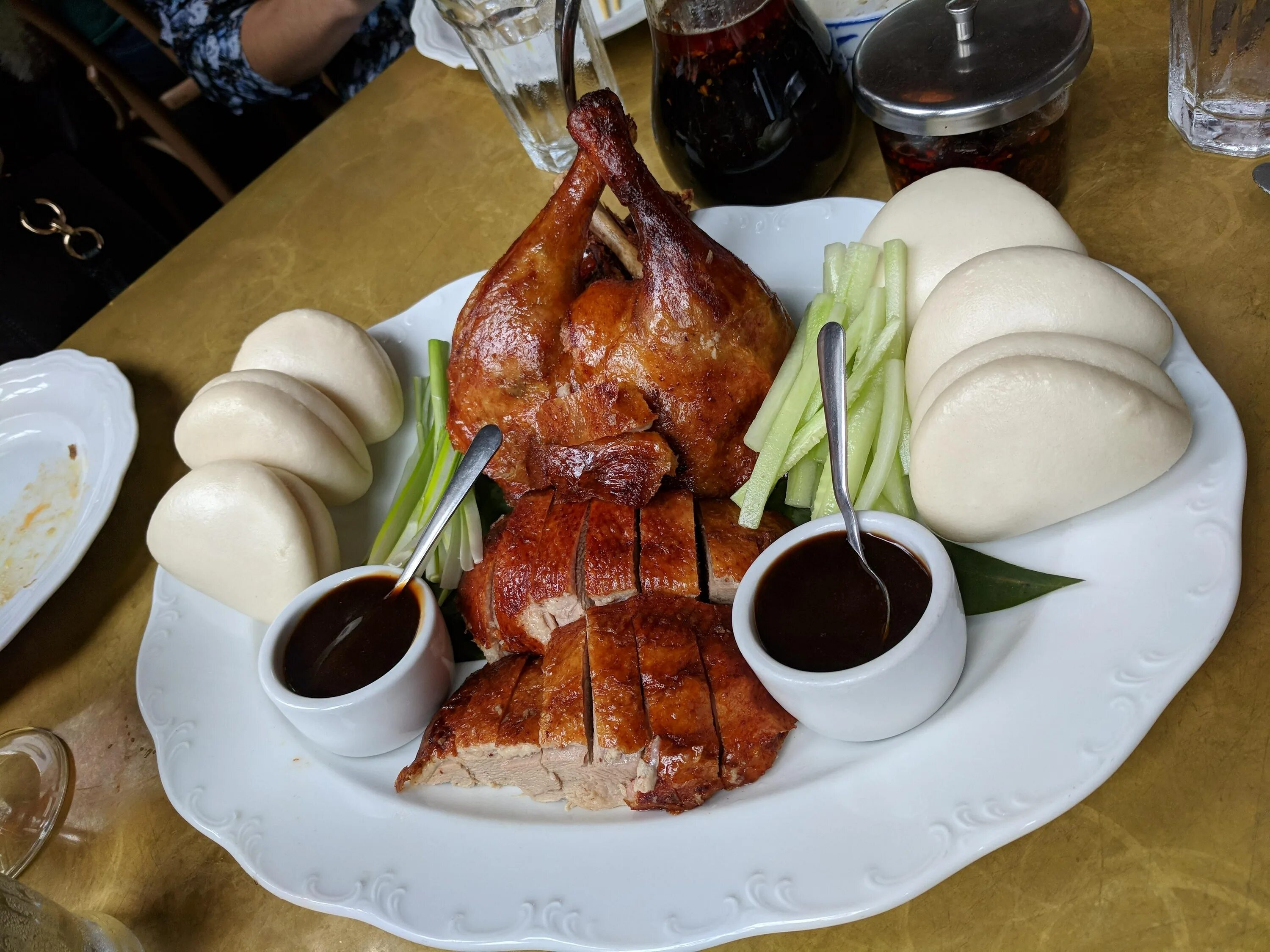 Peking duck на цветном бульваре. Ducktail наклейка. Ресторан китайской кухни j. Ресторан j z peking duck. Jz duck.