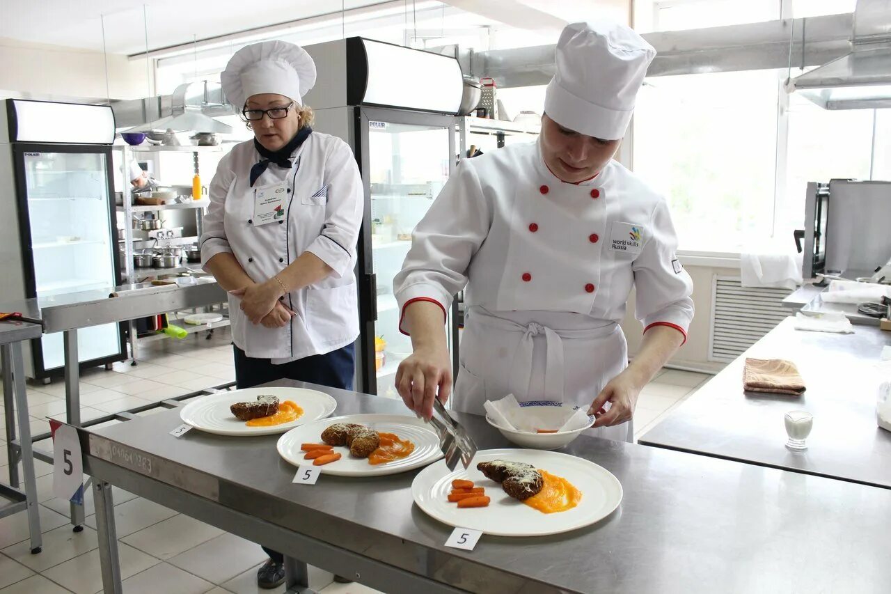 Поварские блюда. WORLDSKILLS повара. Поварское дело. Повар кондитер. Профессиональный повар.