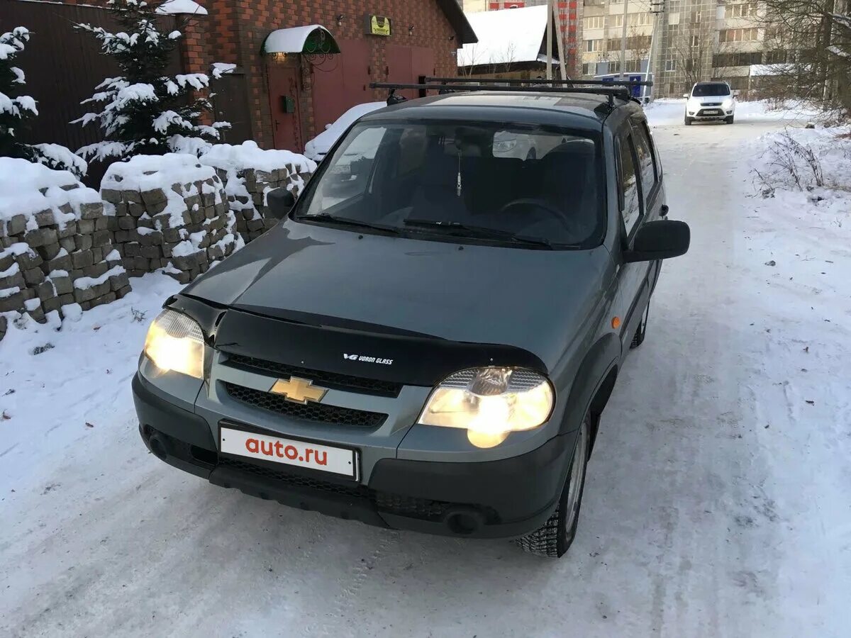 нива в автосалоне. магазин нива пермь. шевроле пермь.