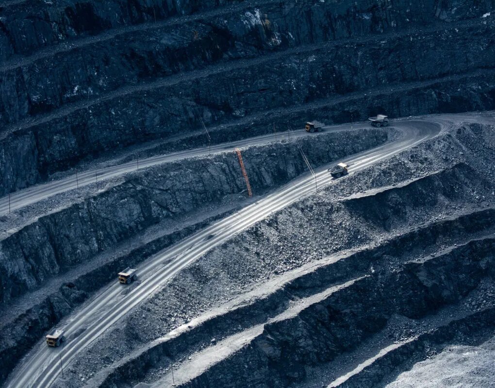 Золото северного урала краснотурьинск. Нюрбинский алмазный карьер. Сибайский карьер башкирия. Полюс красноярск олимпиадинское месторождение. Нюрбинский гок мирный якутия.