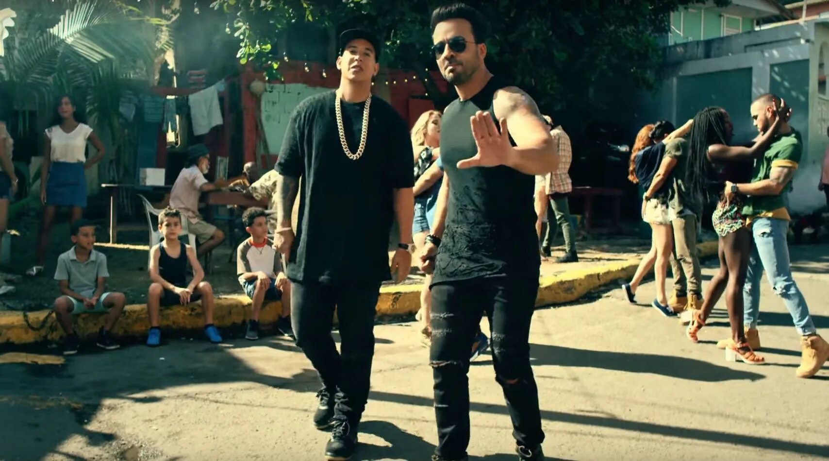 Песня despacito yankee. Луиса фонси дэдди янки. деспасито despasito. despacito луис фонси. despacito луис фонси клип.