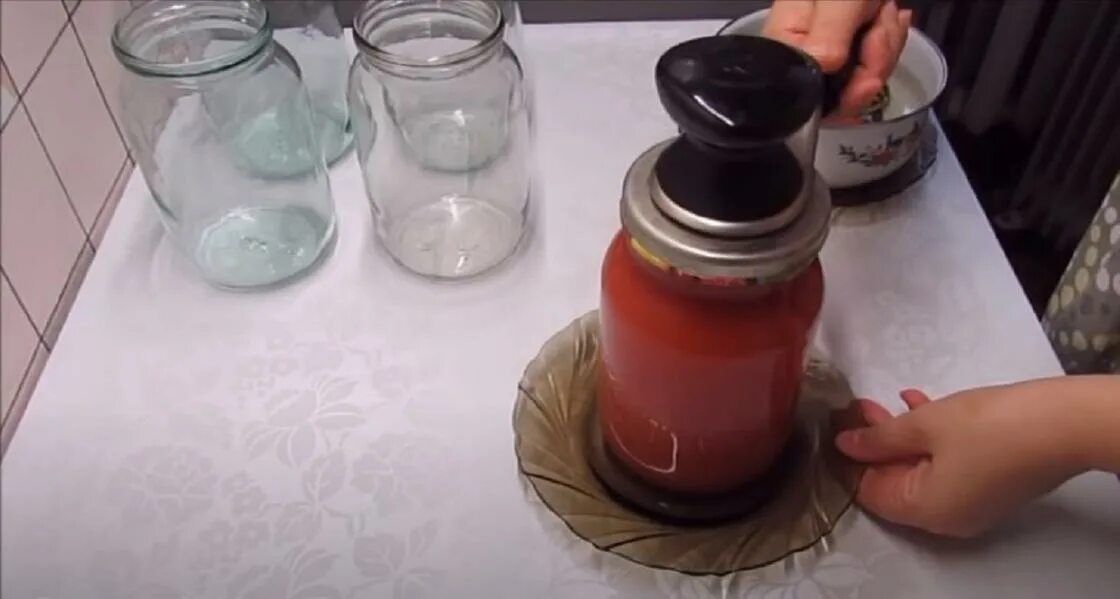 Домашний сок из помидор без соковыжималки. Томатный сок без соковыжималки. Соковыжималка для томатного сока. Томатный сок закатка. Томатный сок в домашних условиях без соковыжималки.