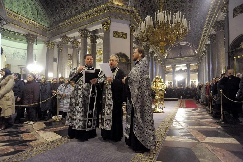 Среда вечерняя служба. Литургия в Казанском соборе Санкт-Петербург.