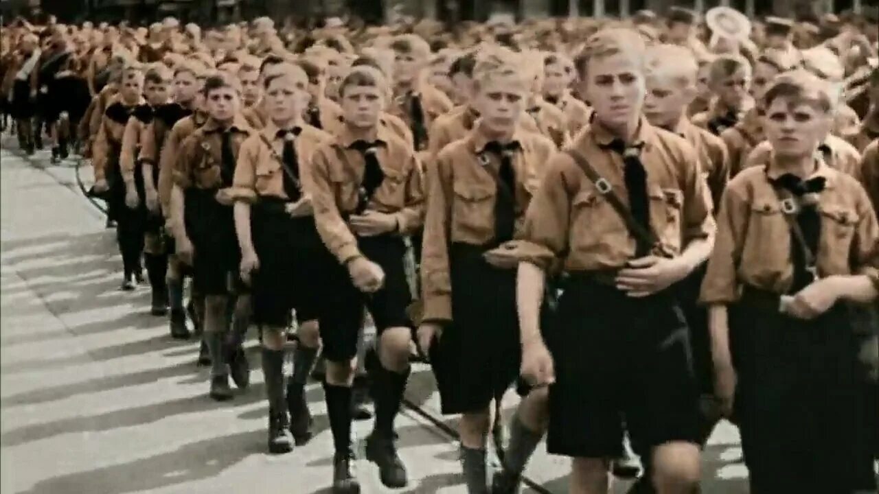 Гитлерюгенд и юнармия. Дети гитлера гитлерюгенд. hitler youth гитлерюгенд в цвете. гитлер и гитлерюгенд. гитлер югент 3 рейха.