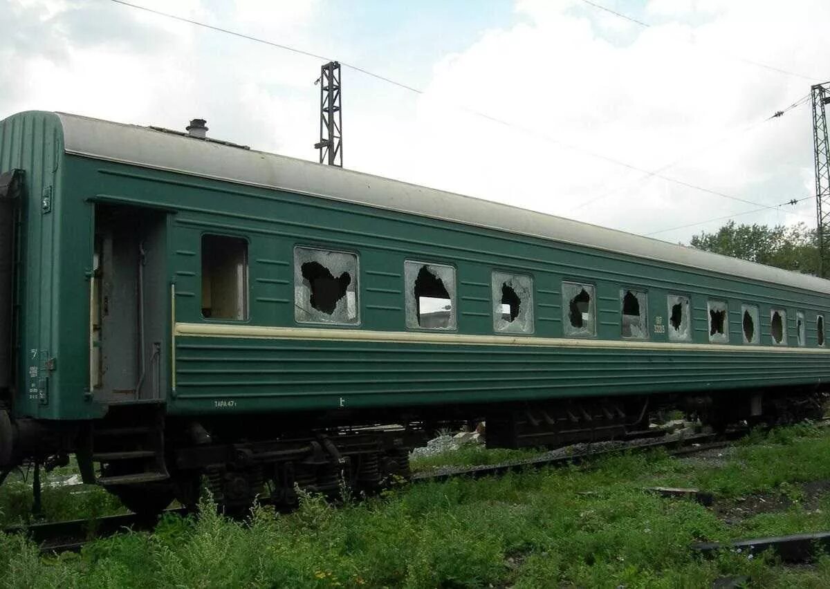 Старые пассажирские вагоны. Пассажирский вагон вагон КВЗ. Старые пассажирские вагоны РЖД. Вагоны РЖД 1995. Пассажирские вагоны МПС.