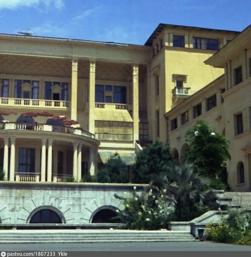 Интурист сочи. Сочи гостиница интурист бывшая. Гостиница интурист сочи. Адлер интурист гостиница. Гостиница камелия сочи ссср.