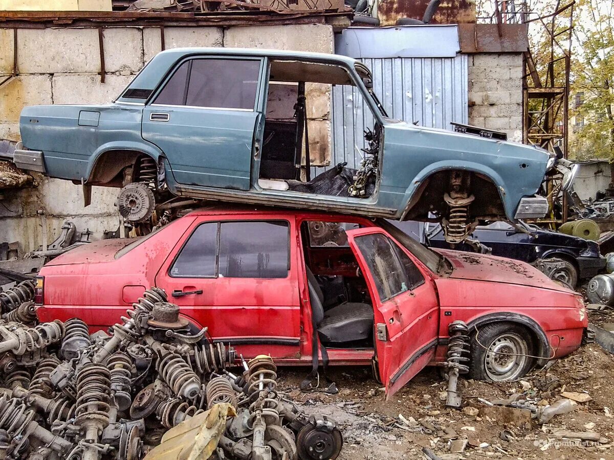 Утилизация авто. Утилизация старых автомобилей. Металлолом машин. Чермет машина.