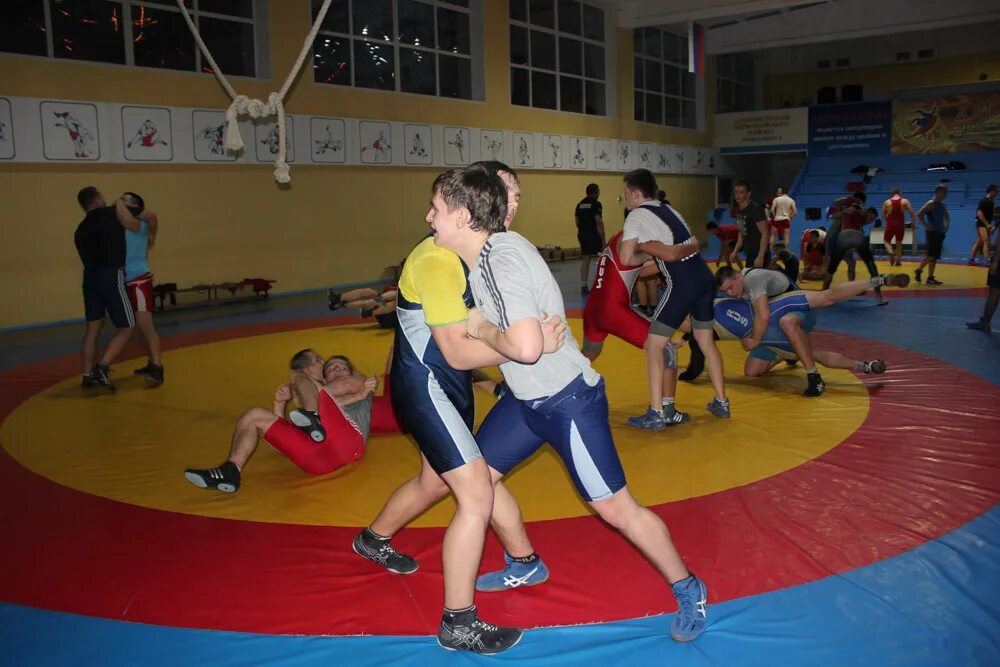 сборы по борьбе. батраз кайтмазов тренер сборной россия по дзюдо. сборы по борьбе. греко римская борьба тарко сале. тренировка по борьбе.