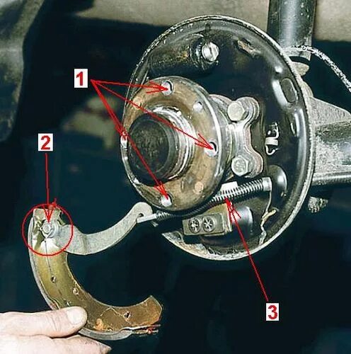 Задний барабан ваз 2110. Задний барабан 2112. Задние барабанные тормоза ваз 2110. Цапфа 2110. Крепление заднего колеса ваз 2110.