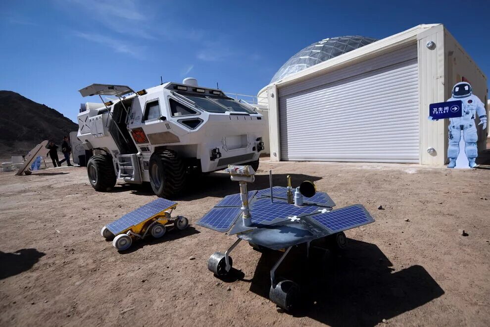 Марсианские контейнеры мир. Гоби пустыня Марс база. Марсианская база в пустыне Гоби. Марсианская база c-Space Project. Жилой модуль на Марсе.