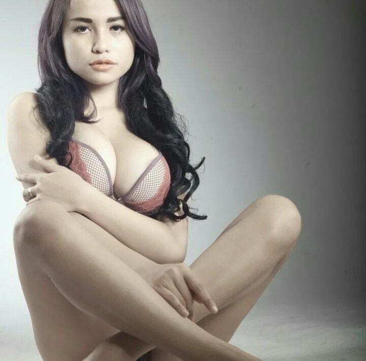 Model indo. Amelia intan saraswati photoshoot. amelia bugil. amelia intan toket. model indo bugil 2025.
