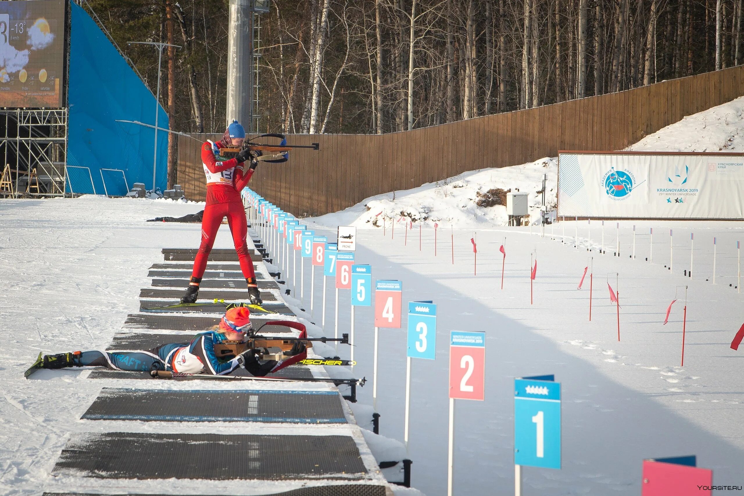 Биатлонное стрельбище. Биатлонное стрельбище. Стрельбище биатлона мишени. Трасса и стрельбище в биатлоне. Биатлон стрельбище.