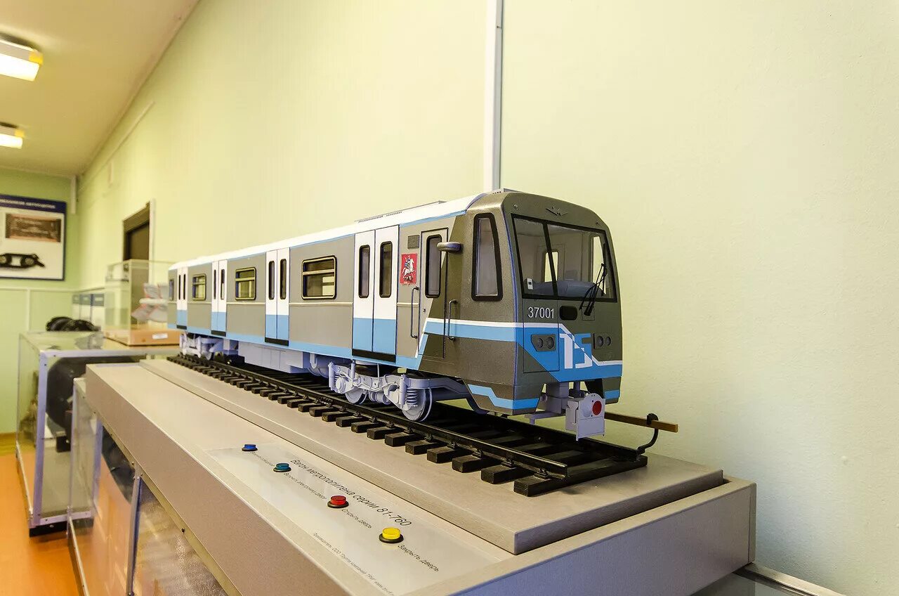 Модель метропоезда 81-717 игрушка технопарк. Бумажное метро 81-717. Вагоны метро 81-760. Модель вагона метро русич. 81-765 москва игрушка технопарк.