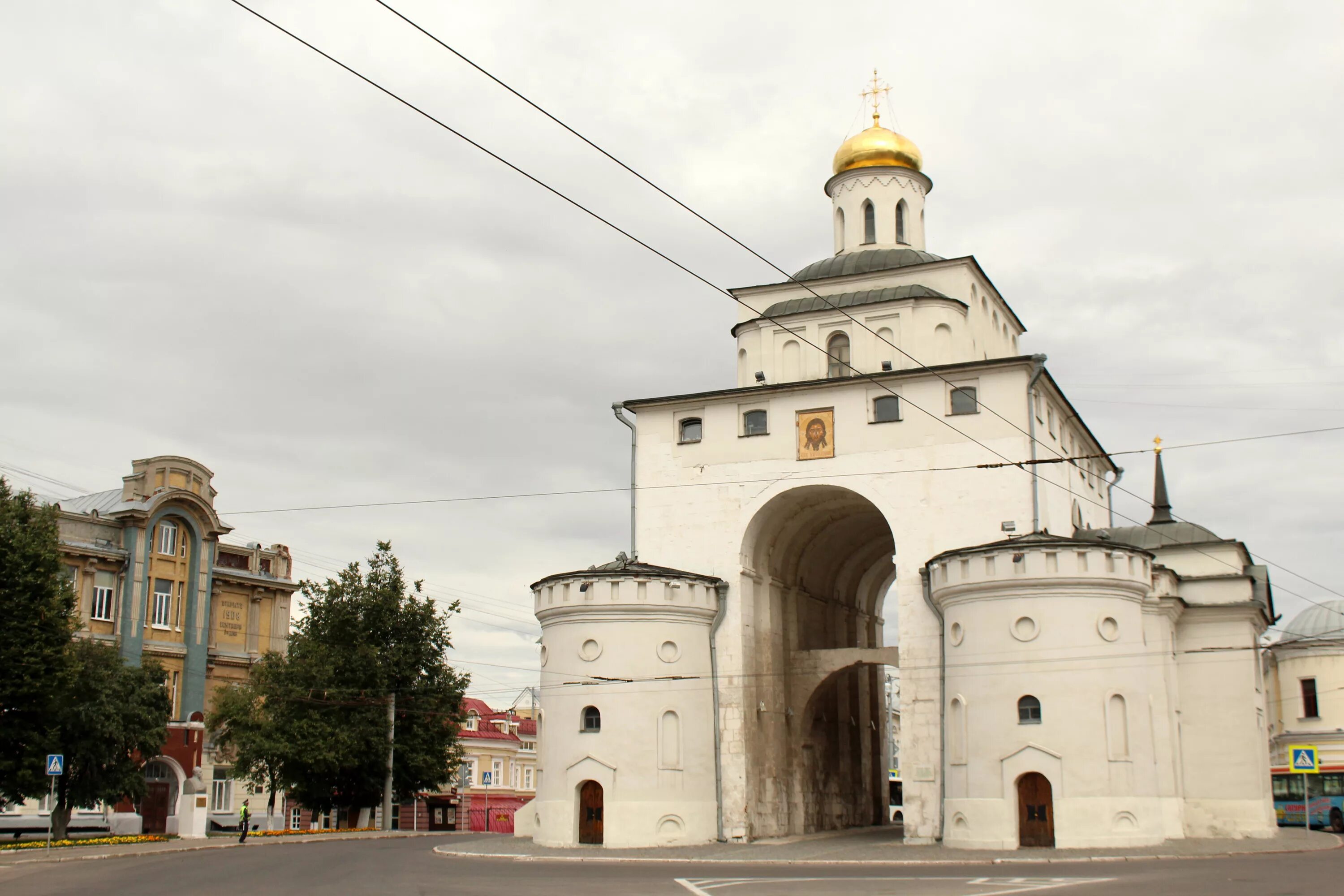 В каком городе находится памятник золотые ворота. Золотые ворота во Владимире 1158-1164. Памятник старины золотые ворота во Владимире.