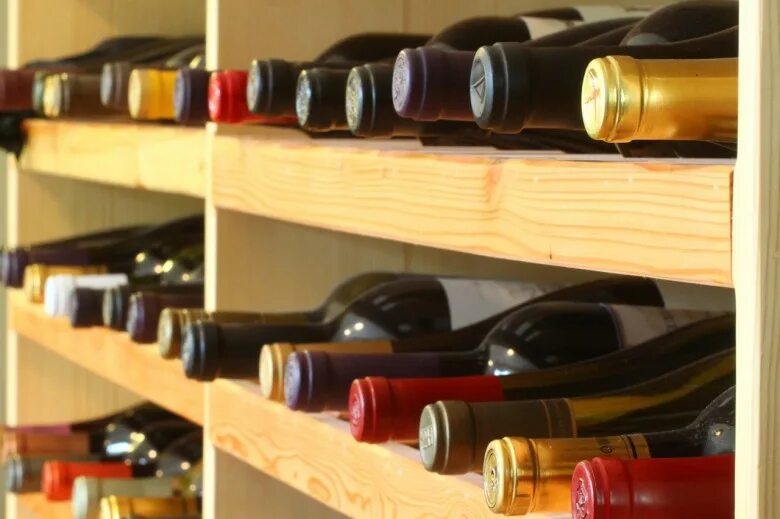 Вино хранение. Хранение домашнего вина в бутылках. Как правильно хранить вино. Как правильно хранить вино в бутылках. Как закрыть вино