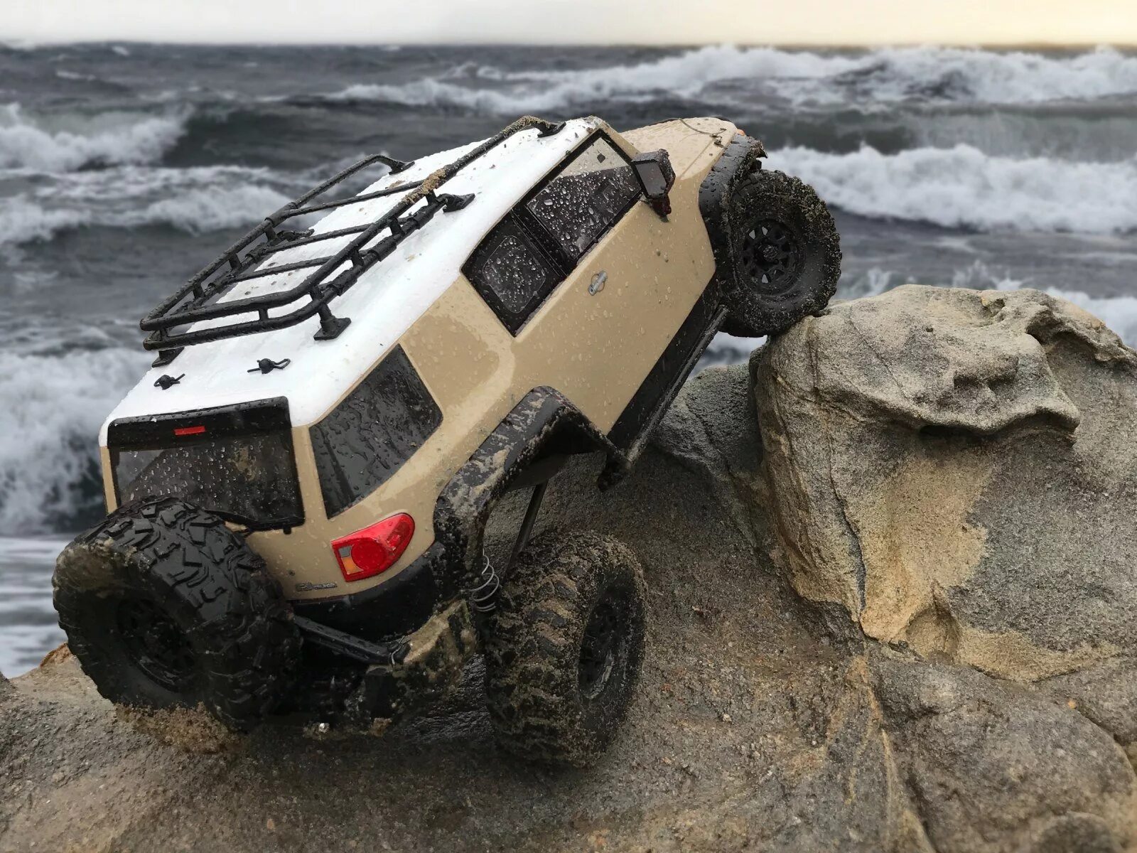 Toyota FJ Cruiser трофи. Краулер RC 1 10 Тойота. HPI Racing Venture Toyota FJ Cruiser 4wd RTR 1:10 радиоуправляемая машина. Land Cruiser RC модель офроуд. Бездорожье на машинках на пульте