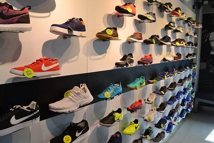 Найк outlet nike. Nike Outlet. Nike магазин. Магазин найк в Москве. Аутлет найк в Москве.