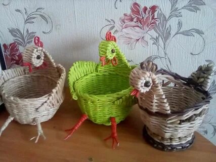 Корзинка курочка из бумажной лозы