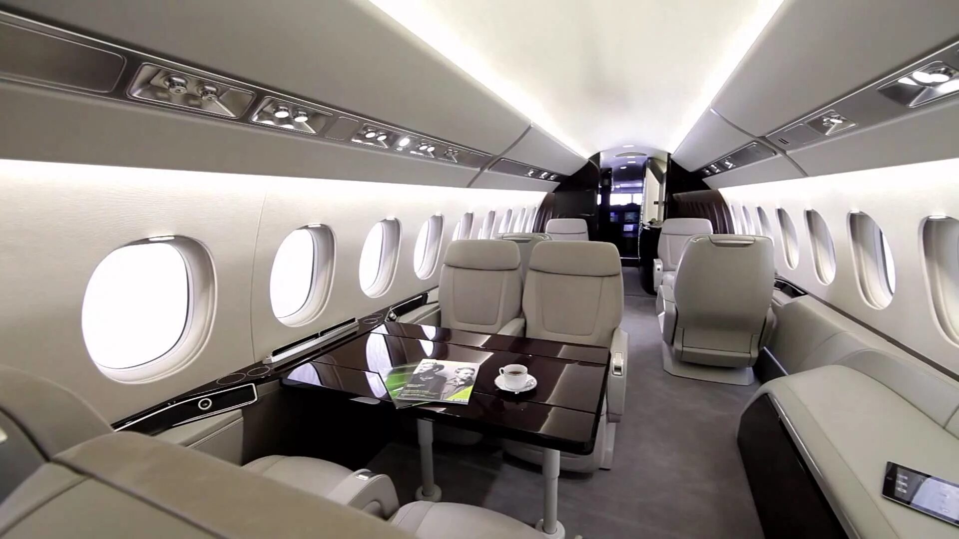 Пассажирские самолеты внутри. Dassault falcon 5x внутри. dassault falcon 8x interior аэробус а350. falcon 6x cabin. самолет внутри.