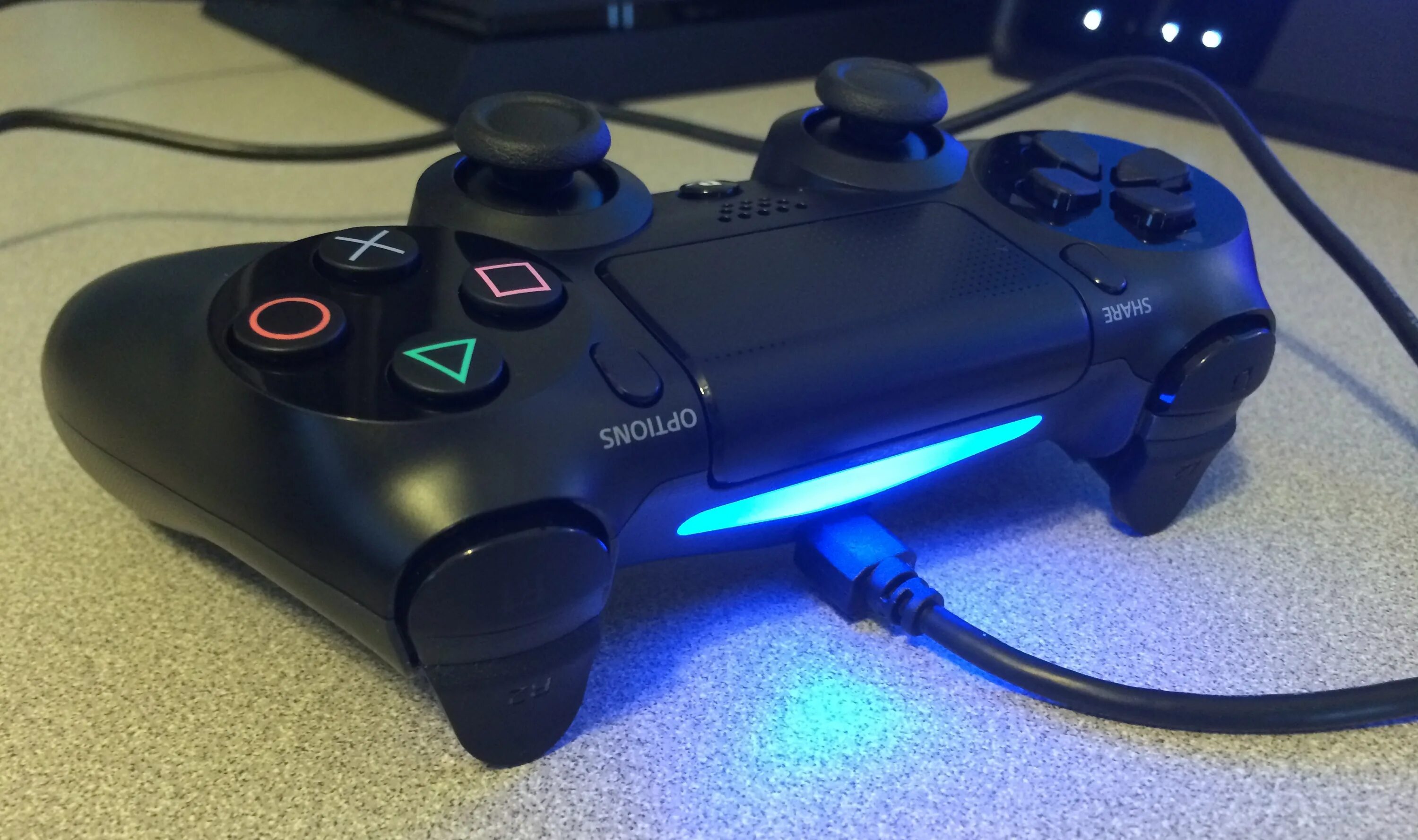 Заряжается dualshock