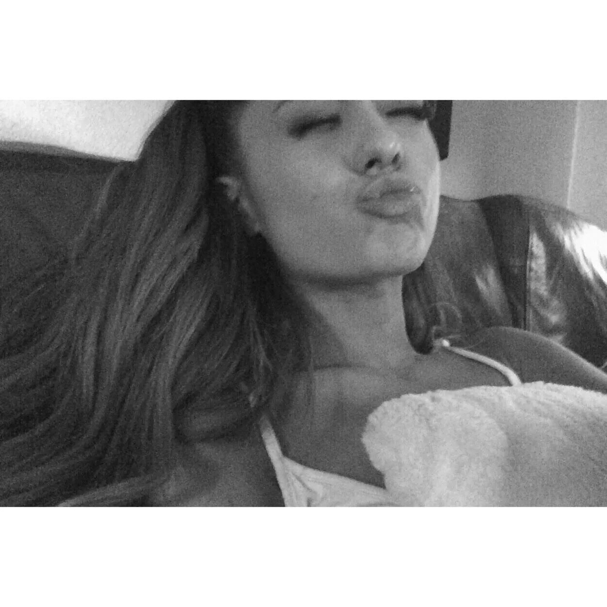 Ariana 9 7 записи. -y0ur-g0ddes-. Ariana 9 7 записи. Ariana 9 7 записи. Ariana grande селфи.