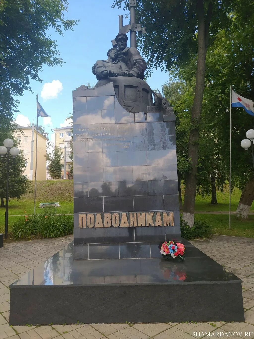 В Твери памятник рыбаку установили в безрыбном, зато людном месте