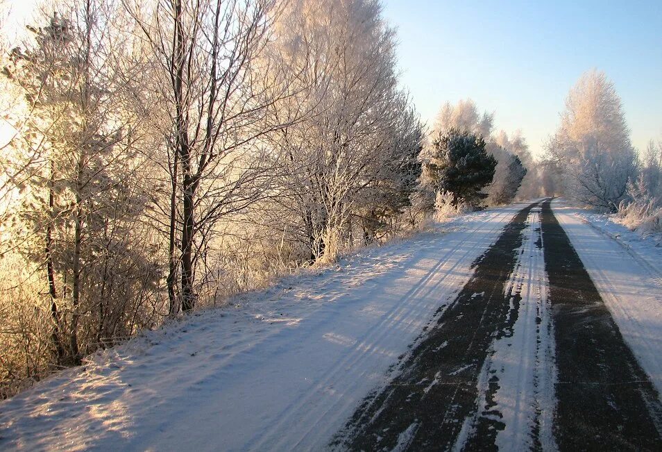 Утро трасса зима. Морозное утро дорога. Утро зима дорога. Фото утренней трассы весной.