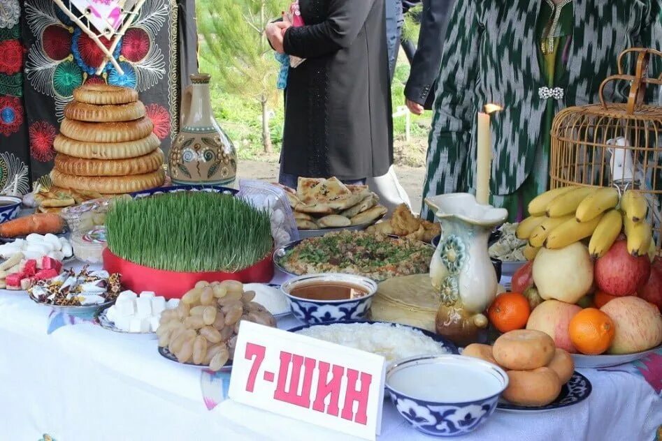 Праздники в марте в таджикистане. Дастархан Навруз в Таджикистане. Праздник Навруз в Таджикистане. Навруз байрами Узбекистан. С праздником Навруз дастархан.