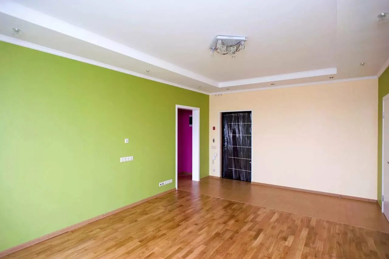 Комната после ремонта. Покраска стен и откосов в интерьере под покраску. Стены покрашенные водоэмульсионной. Декоративная штукатурка по гипсокартону. Дизайн стен водоэмульсионной краской.