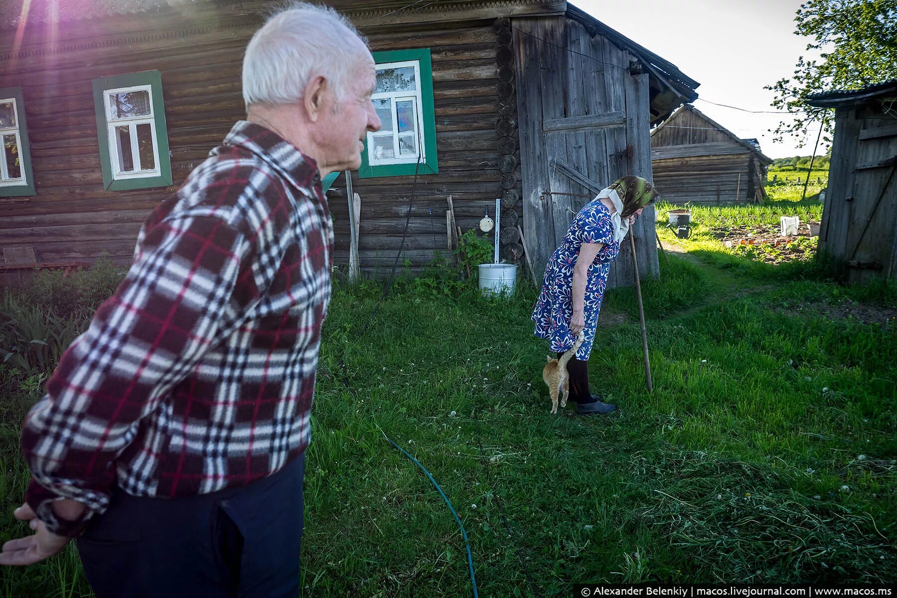 Люди в деревне. Жизнь в деревне. Деревне жить. Приехал в деревню.