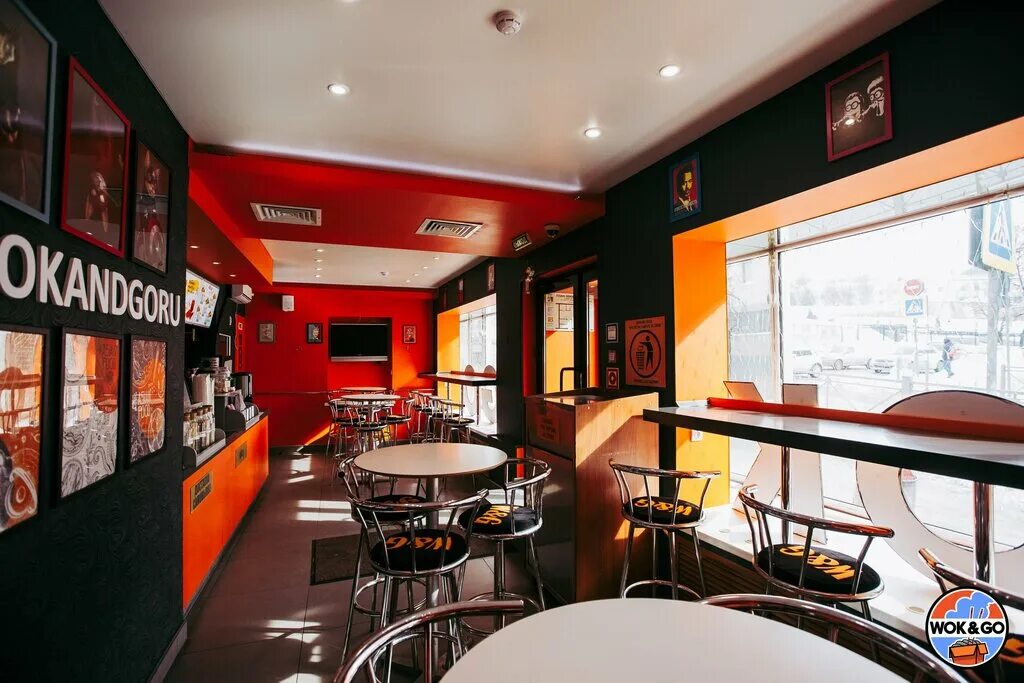 Wok лапша в ресторане вид помещения. суши вок лапша. вок блюдо. лапша в коробочках. вок энд гоу казань.