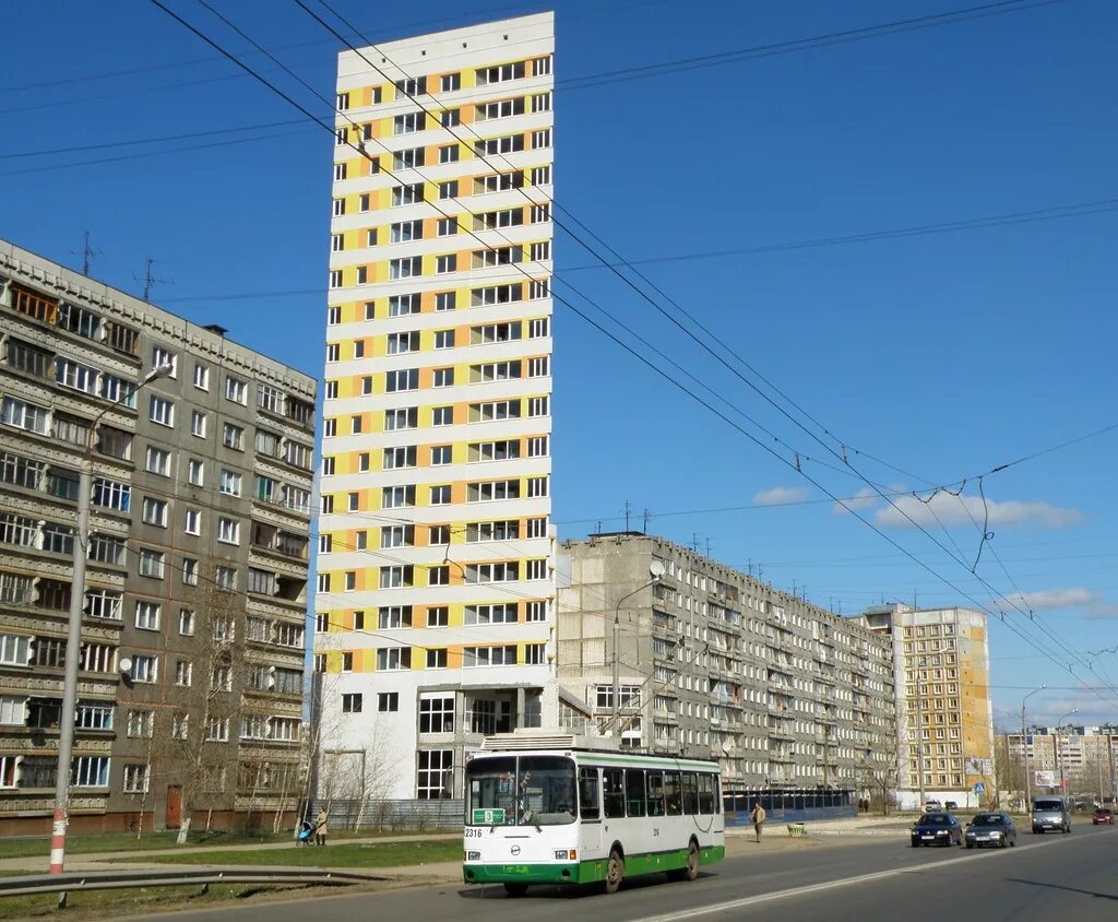 1 дом в нижнем новгороде. Нижний Новгород Мещера плоский дом. Нижний Новгород Касьянова плоский дом. Треугольный дом Нижний Новгород Мещера. Плоский дом на улице Касьянова в Нижнем Новгороде.