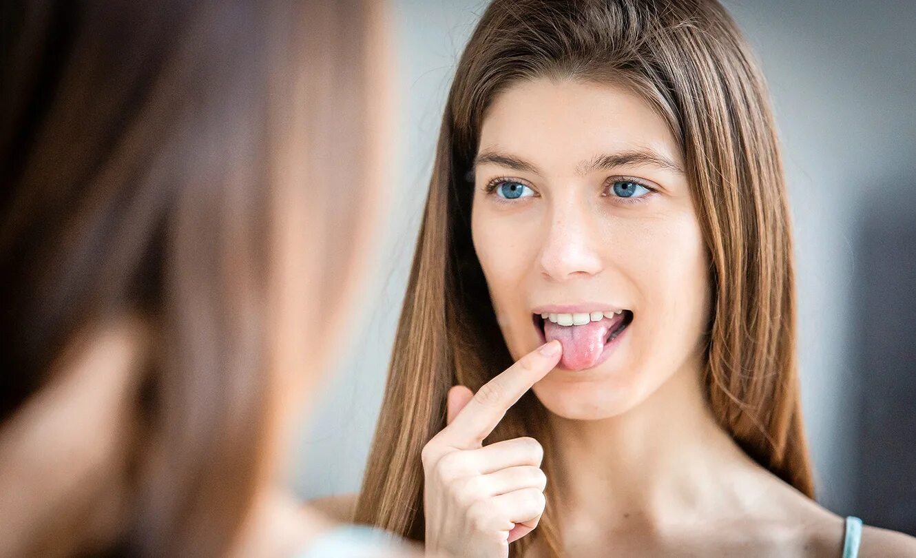 Шаловливый язычок. Красивые девушки с языком. Губы с языком. Палец в рот. Поцелуй с язычком.