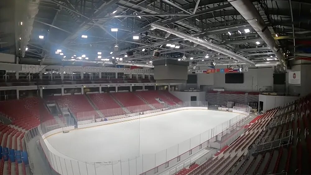 Хоккейная Арена трактор. Трактор Ледовый дворец Савина 1. Новая хоккейная Арена в Челябинске.
