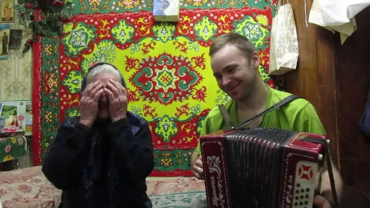 Ой годы вы годы как быстро промчались куда. Бабки с гитарами. Бабушки поют. Бабка жжет. Бурановские бабушки 2022.