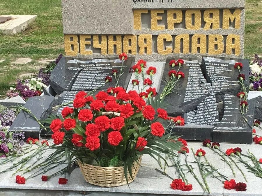 Памяти павшим героям. Мемориал в Севастополе памятник погибшим. Памятник погибших в Великой Отечественной войны. Памятник погибшим воинам ВОВ В Крыму. Мемориал жертвам Великой Отечественной войны». Крымск.