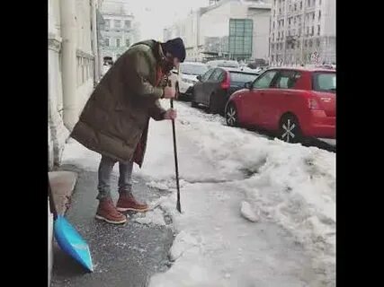 Колет лед