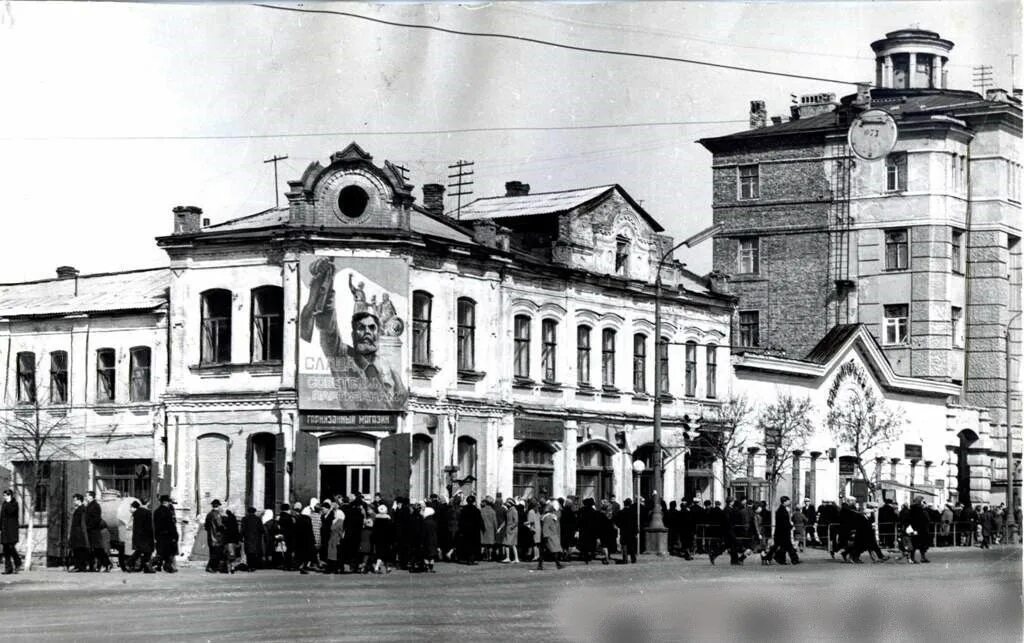 Улица Карачевская старый Орел. Старый Орел гостиница Берлин. В Старом Московская улица 20 город орёл. Старинные дома в Орле. Улица революции орел