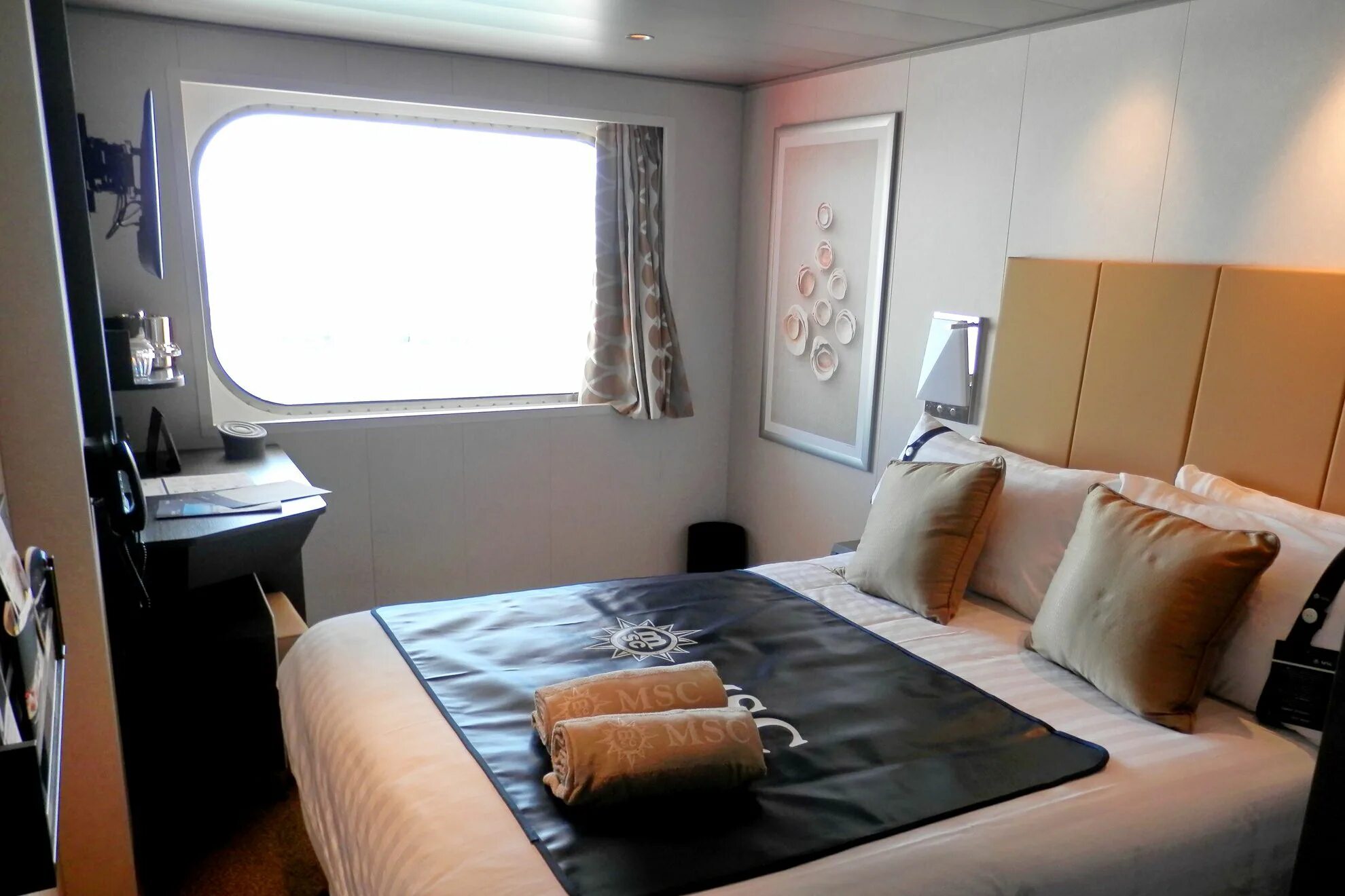 Каюта звуки буквы. Msc bellissima каюты. лайнер msc bellissima каюты. msc meraviglia каюты. bellissima каюта.