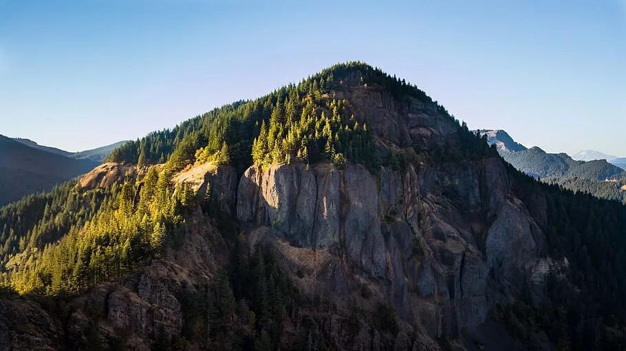 Джаки Скалистая фото. Ярко выраженный гребень нёбо фото. Lava Bed Mountains.